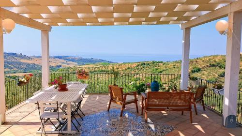 Sciacca Casa | villa immersa in oliveto vista mare