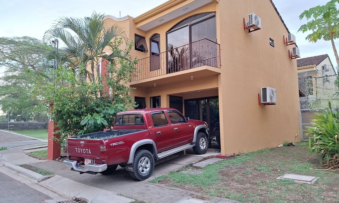Comunidad Villa | Villa en Residencial Tranquilo y Seguro