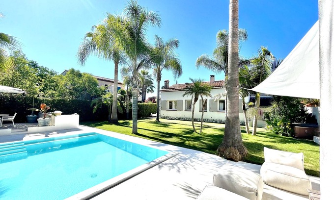 Plaine de la Brague Villa | Magnífica villa reformada en una zona tranquila cerca del centro de la ciudad a 150 m del mar y las playas.
