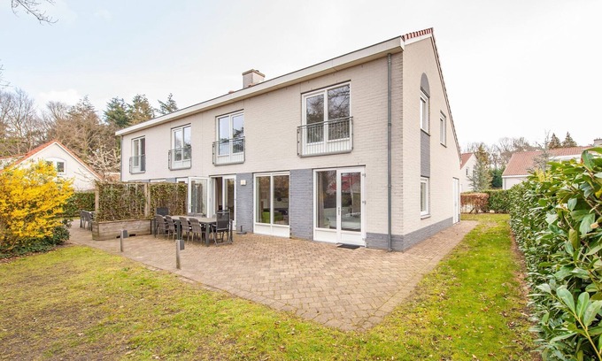 Arcen Villa | Villa restaurada con 5 baños, situado en una zona verde.