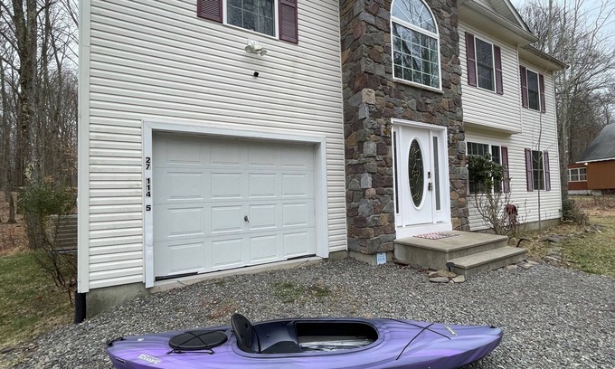 Pocono Lake Villa | Villa in Pocono Mountains Lake Resort