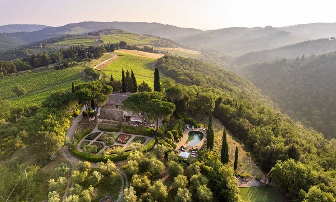 San Pietro in Bossolo Villa | Villa in Badia A Passignano with 6 bedrooms sleeps 14