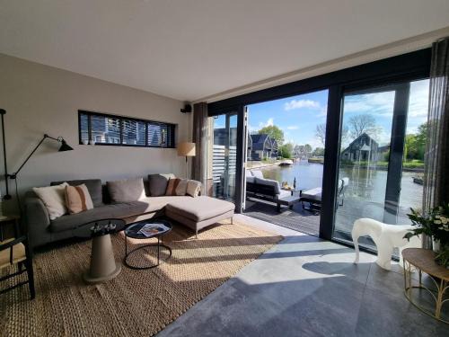 Balk Casa | Villa in Balk with Private Jetty on Slotermeer, cleaning included