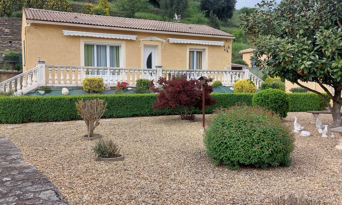Le Collet-de-Deze Villa | Villa en Cévennes cómoda, reciente totalmente equipada en 1000 m2 de jardín.