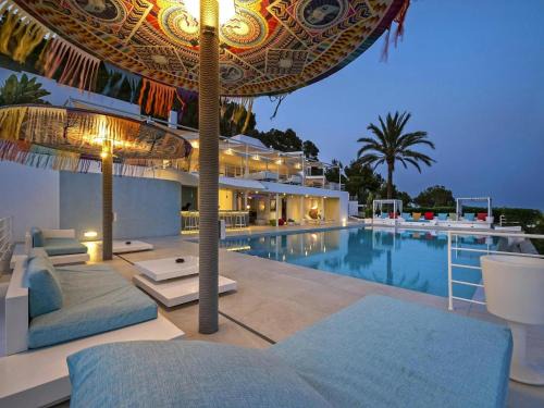 Sant Josep de sa Talaia Casa | Villa in Es Cubells with Infinity Pool & Views