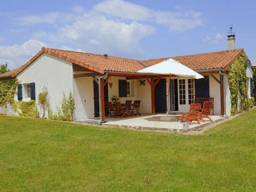 Vasles Villa | Villa in France with Pool and Private Garden