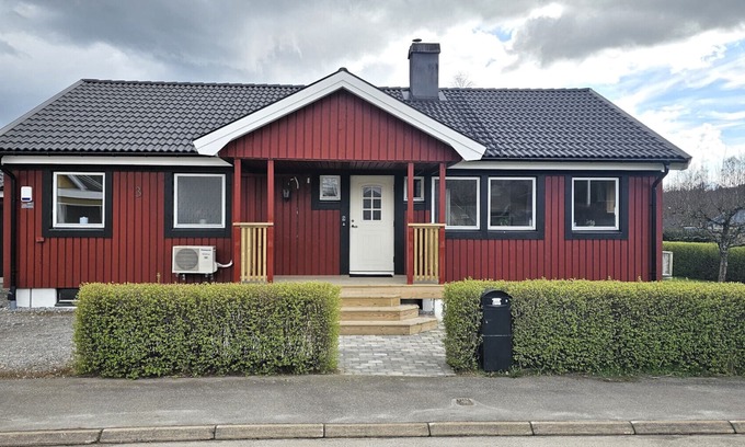 Henan Casa | Villa in Henån with jacuzzi, sauna & conservatory | SE09119