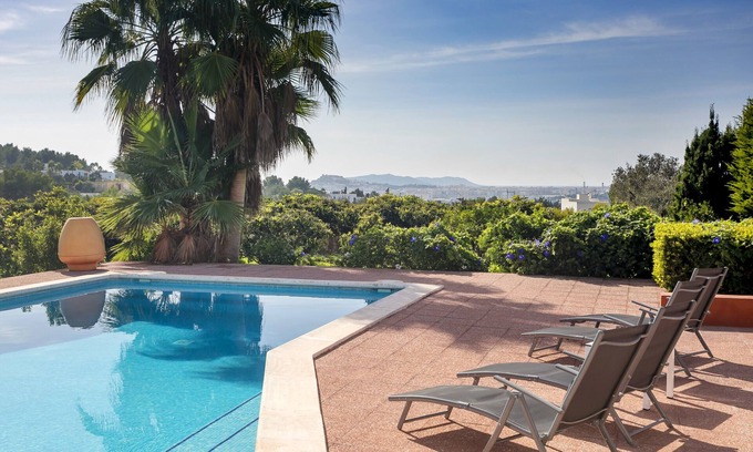 Can Furnet Villa | Villa en Jesus a 5 min de Ibiza, piscina privada, BBQ, wifi