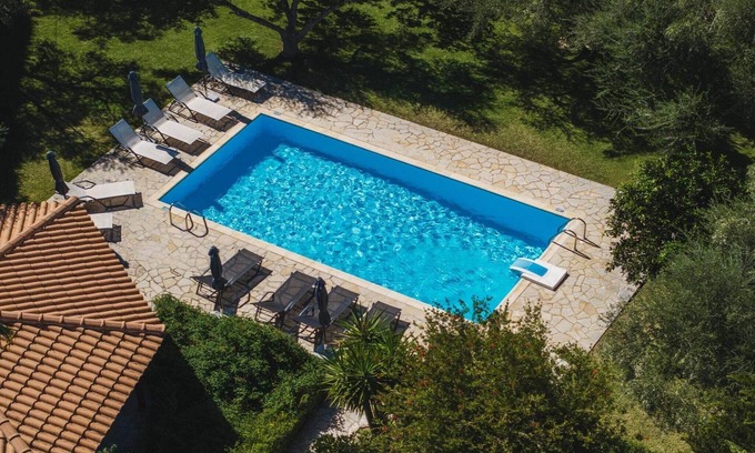 Neromilos Villa | Villa en Kypseli con piscina privada