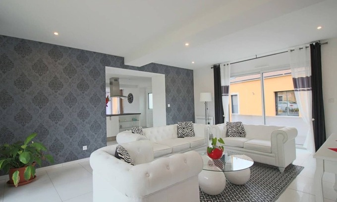 Monce-en-Belin Villa | Villa de lujo con servicios de bienestar