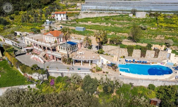 Ospedaletti Villa | Villa en Ospedaletti con 8 habitaciones, capacidad 20