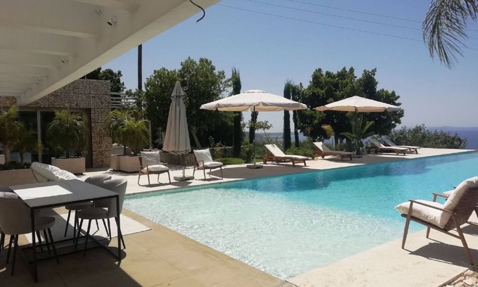 Patras Villa | Villa acogedora en Patras con baño de burbujas