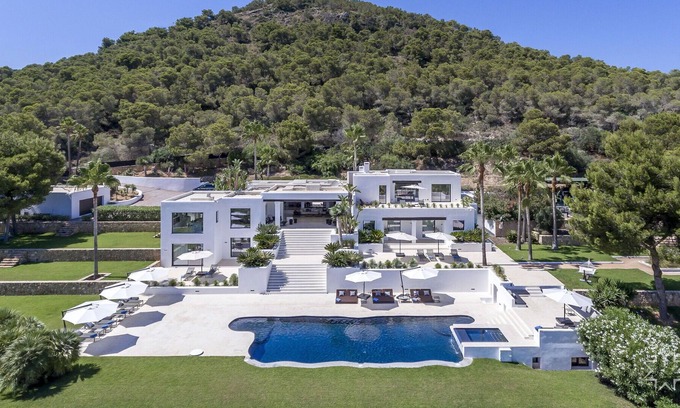 Cap Martinet Villa | Villa in Playa De Talamanca with 6 bedrooms sleeps 12