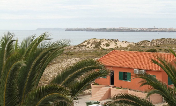 Peniche Casa | Villa en Praia da Consolação en primera línea de mar cerca de supertubos / baleal