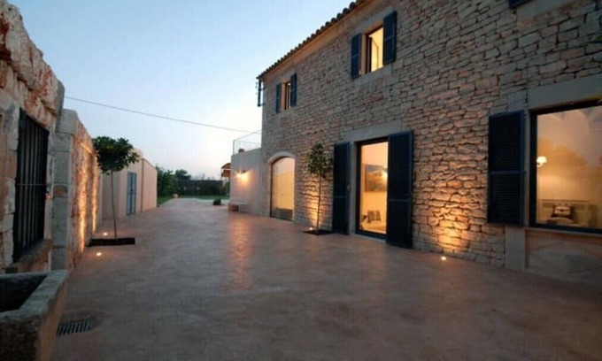 Es Llombards Cabaña | Villa in Santanyi with Pool