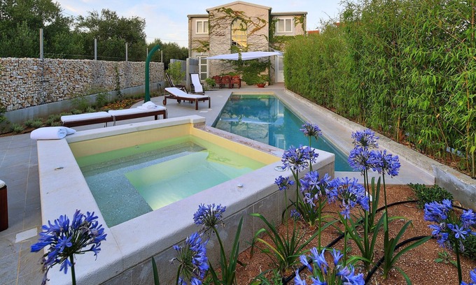 Bilice Villa | Encantadora villa con piscina