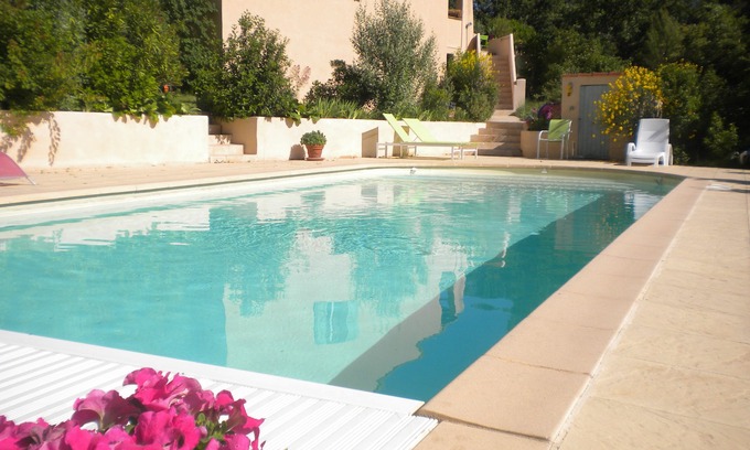 Trets Villa | Villa provenzal en la paz de un gran bosque de pinos