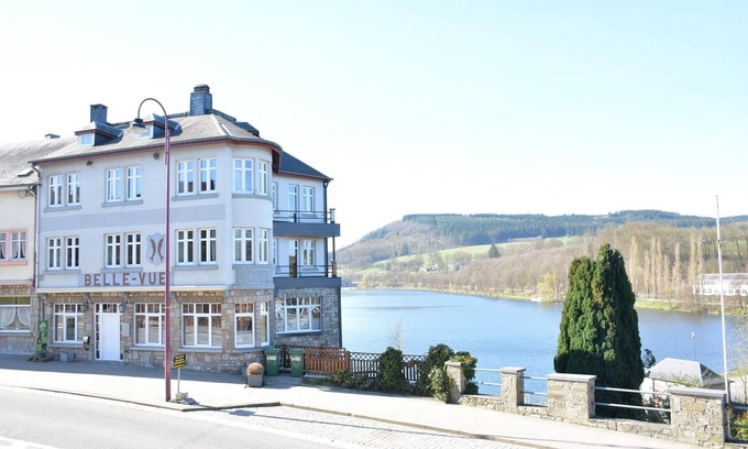 Vielsalm Casa | Villa en Vielsalm con Vistas al Lago y Piscina