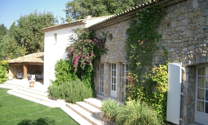 Valbonne Villa | Villa está a un minuto a pie del centro (pueblo de Vieux) de Valbonne - Muy privado