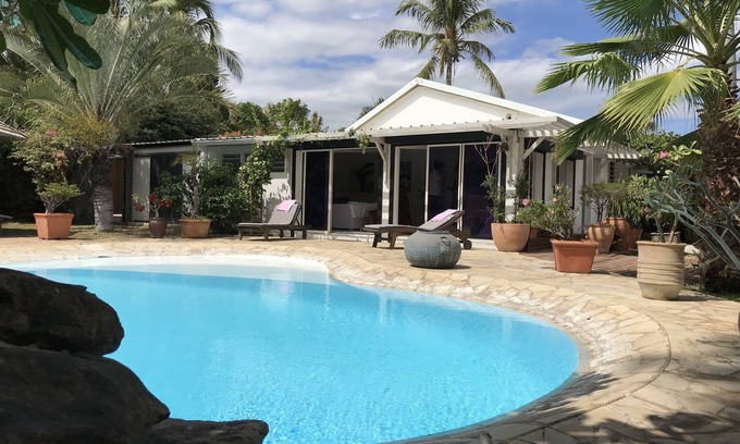 Grand Fond Villa | Villa 'Jasmin' con piscina a 80 metros de la playa y la laguna.