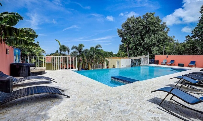Playa Fortuna Casa | Villa Jardin - Infinity Pool and Backyard Oasis