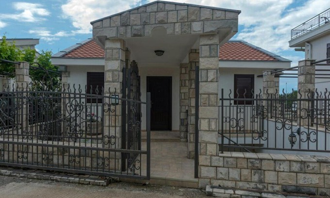 Lucice Villa | Villa Julia