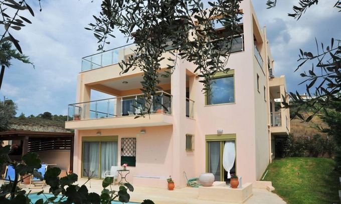 Ermionida Villa | Villa Julie: un relajante hogar familiar cerca de la playa.