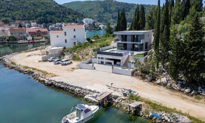 Blace Villa | Villa Juma by Villas Guide