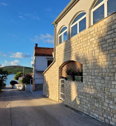 Pirovac Apartamento | Villa Kaktusa