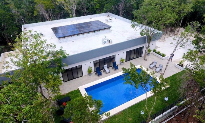 Cozumel Villa | Villa Kiin Ha - Luxurious 5-BR Villa with Swim-Up Pool