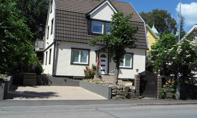 Vastra Frolunda Cama Y Desayuno | Villa Kungssten