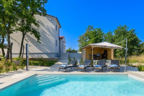 Jursici Villa | Villa Kunstvoll by IstriaLux