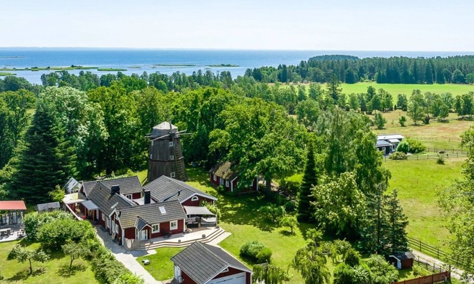 Kolboda Casa | Villa Kvarnbacken - Unique, luxurious vacation home with historical flair