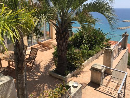 Menton Apartamento | Villa l'ensoleillée vue panoramique mer, 250 m de la plage et du centre ville