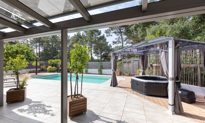 Mimizan-Plage Villa | Villa 'L'Oustaou des Hournails' con piscina, terraza, balcón y Wi-Fi