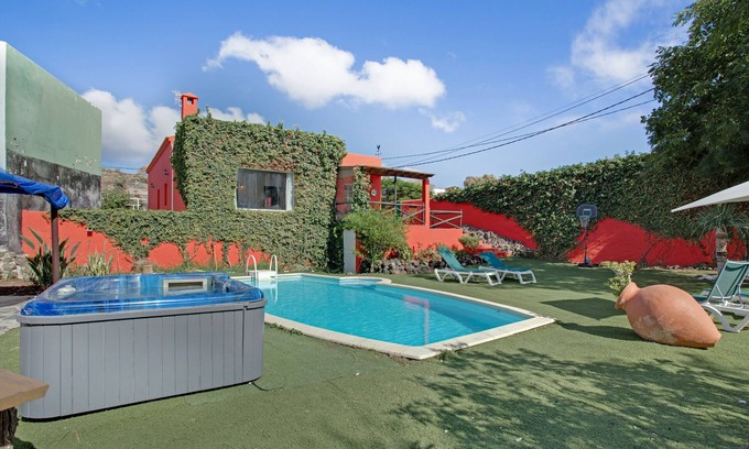 La Solana Villa | Villa "La Alpispa" en el campo con piscina, Wi-Fi, terraza y jardín