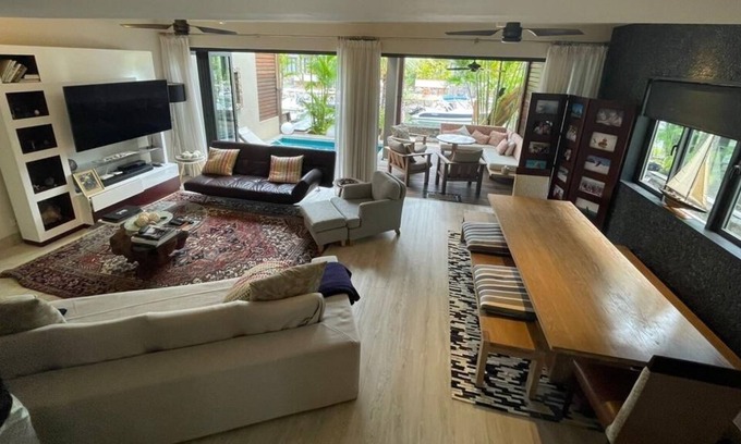 Black River Villa | Villa La Balise Marina on pontoon
