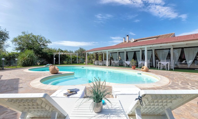 Sorso Villa | Villa 'La Casitta Di L' Abbiu' con piscina compartida, Wi-Fi y aire acondicionado