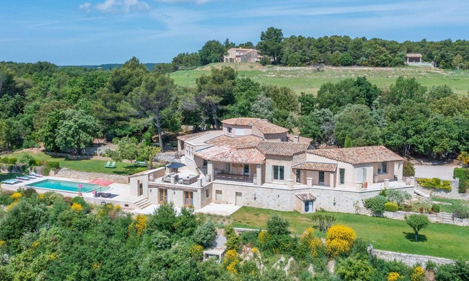 Murs Villa | 84CHRIS · Villa Chris
