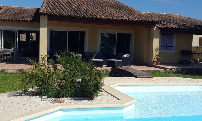 Arles Villa | VILLA "La Crau" PISCINA CON SAL EN 2500M2 Jardín