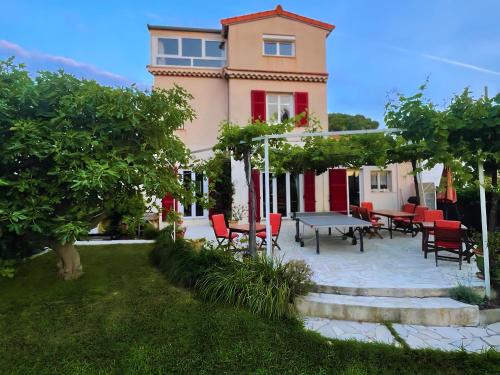 Plaine de la Brague Casa | Villa la Croix Lorette- 190m2, 10 personnes max, 65m2 de Terrasse, Barbecue, 200m2 de Jardin, parking, wifi, vue mer,10min à pied plage de Galets
