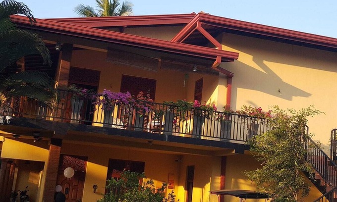 Ekala Cama Y Desayuno | Villa La Grace (Kotugode) como alojamiento de tránsito para explorar la isla de Sri Lanka