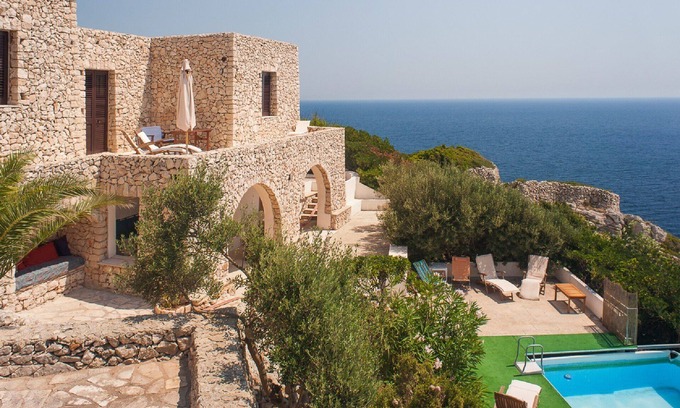Gagliano del Capo Villa | Villa La Mecca Leuca Villa junto al mar con piscina