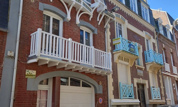 Le Treport Villa | Villa La rafale Art nouveau Free parking 5 minutes from the beach