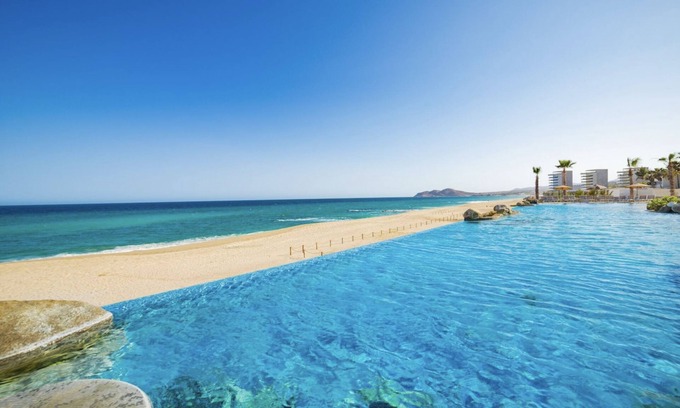 San José del Cabo Complejo | Villa La Valencia located between Tulie Cove and Tequila Beach on the corridor
