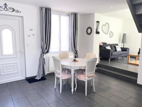 Dieppe Casa | Villa la Vie, Maison entière pour 4 personnes, avec extérieur, Tout inclus, ménage, linge, wifi