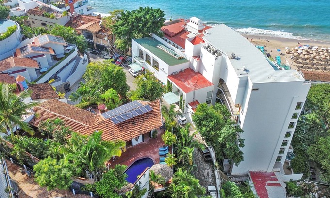 Amapas Villa | VILLA LADERA - Un exuberante oasis momentos de la playa