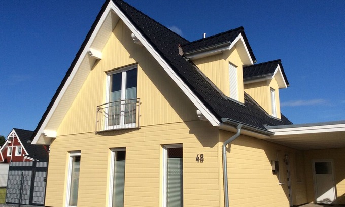 Haseluenne Casa | Villa Lakoste, casa de vacaciones de lujo con sauna, chimenea, baño de bienestar y amplio jardín.