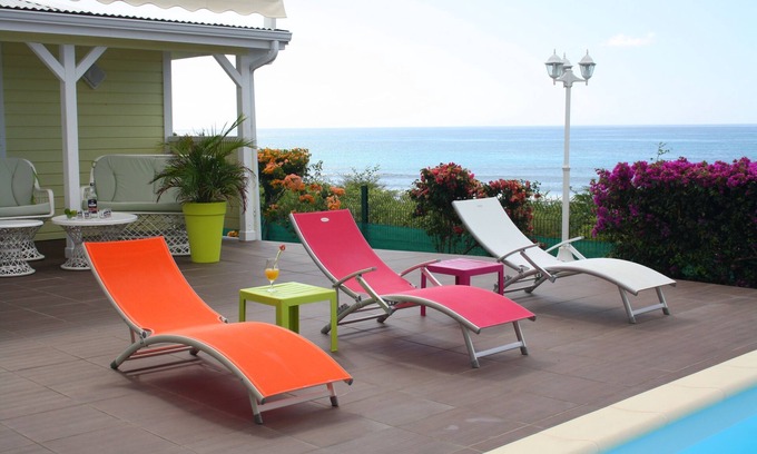 Grande-Terre Villa | Villa Lanthana, 265m2 con vista al mar.