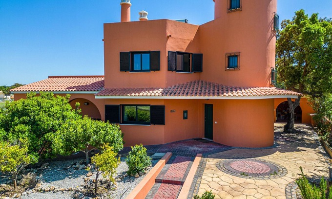 Salgados Villa | Villa Laranja - Large private pool and great location